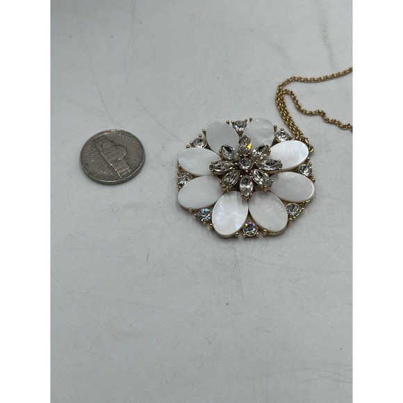 Kate Spade Bungalow Bouquet Cluster Mother Of Pearl Earrings Necklace Set - Picture 13 of 16